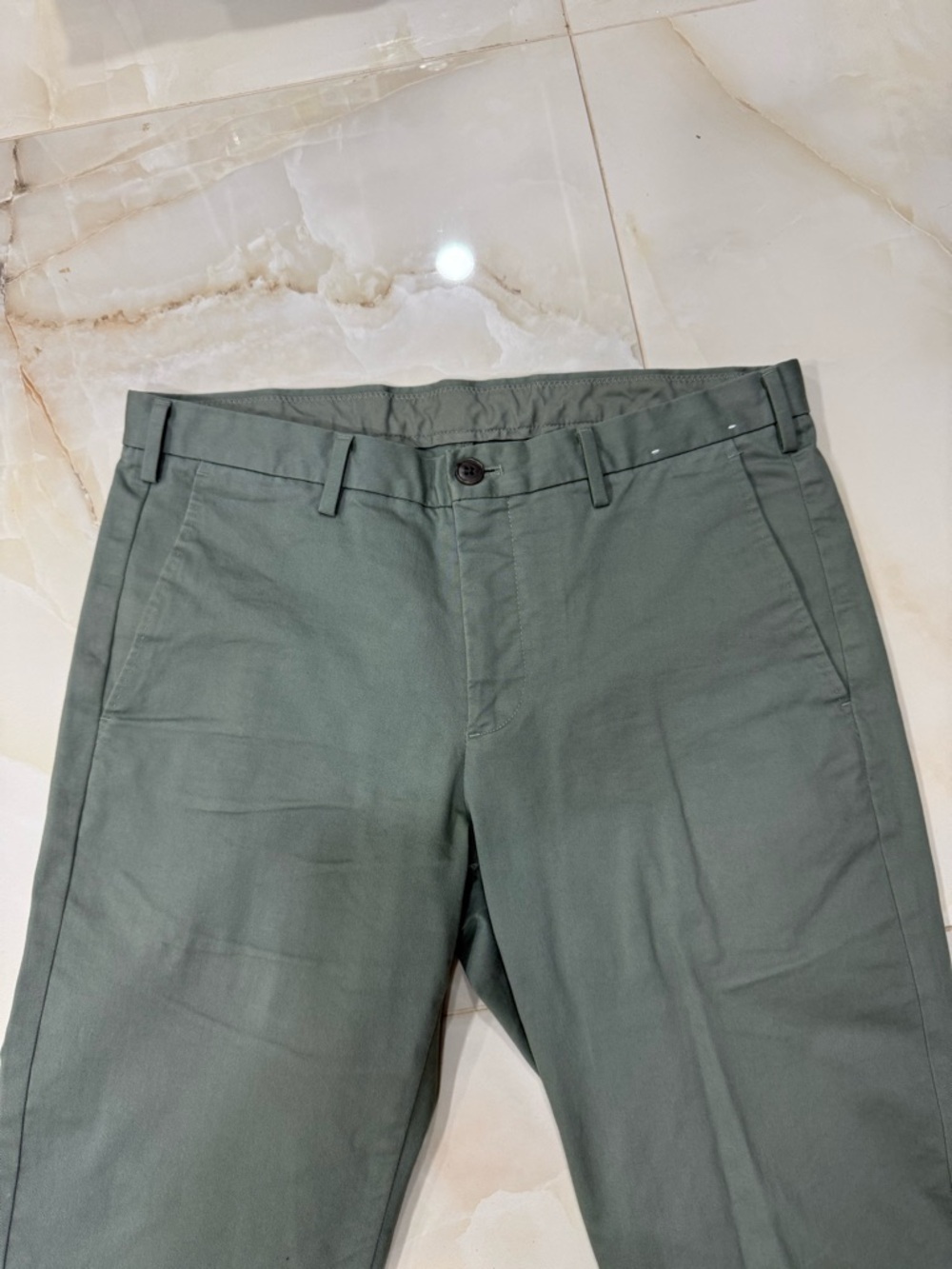 Uniqlo Men's Olive Chino Trousers - Picture 3 of 4